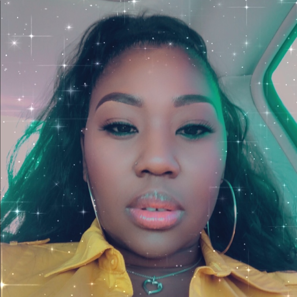 Meet your Posher, Nadia